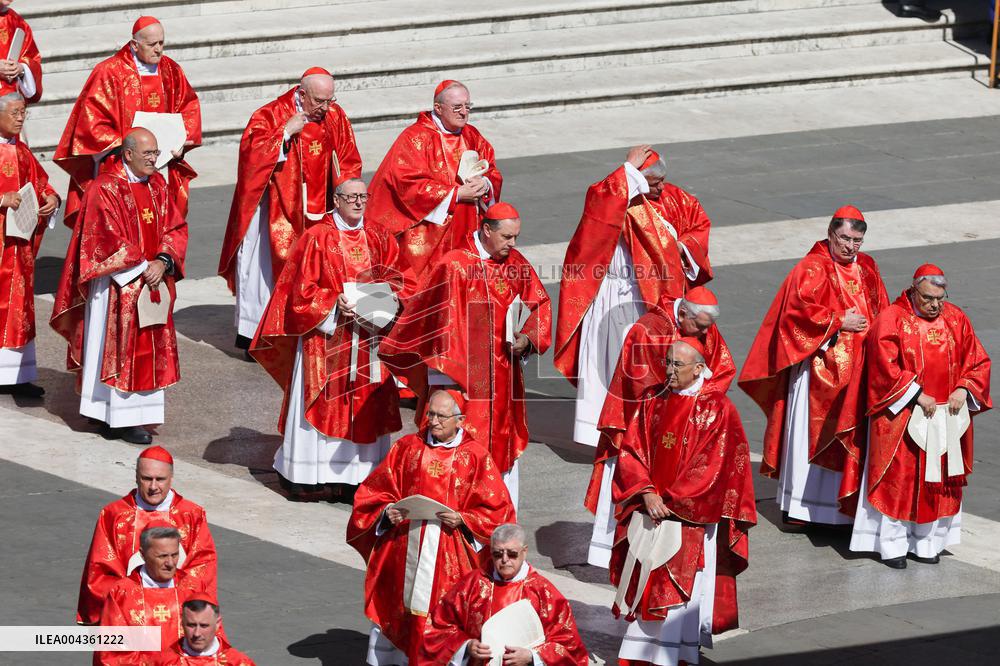 The Coffin Of Pope Francis Leaving St. Peters Basilica - Vatican