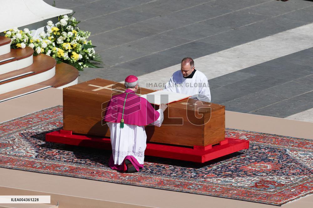 The Coffin Of Pope Francis Leaving St. Peters Basilica - Vatican