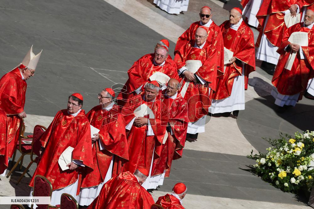 The Coffin Of Pope Francis Leaving St. Peters Basilica - Vatican