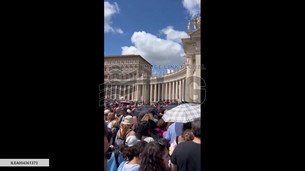 Thousands Line Up for Final Farewell to Pope Francis 3