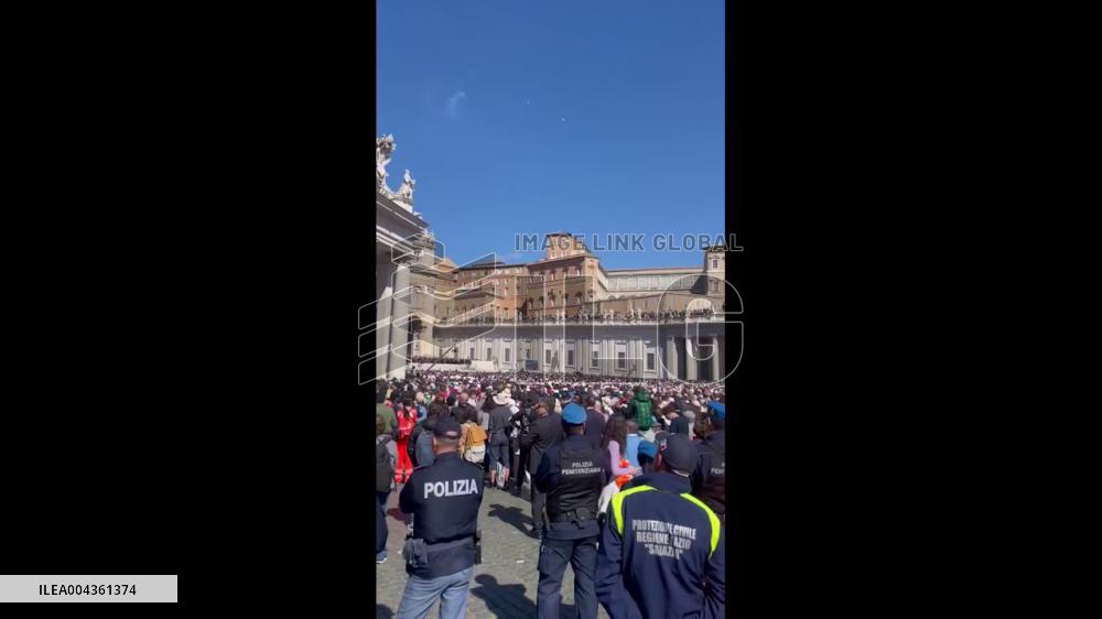 People Flock to St. Peter’s Square for Pope Francis’s Funeral 4