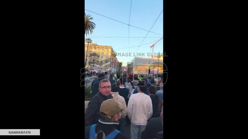People Flock to St. Peter’s Square for Pope Francis’s Funeral 2