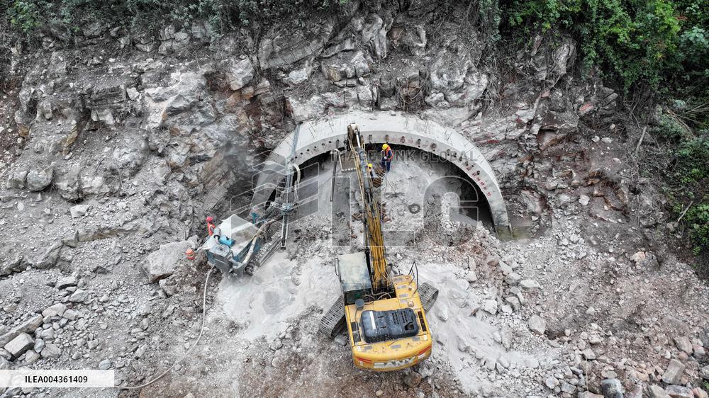Guangxi Rongfu Expressway Tunnel Connection
