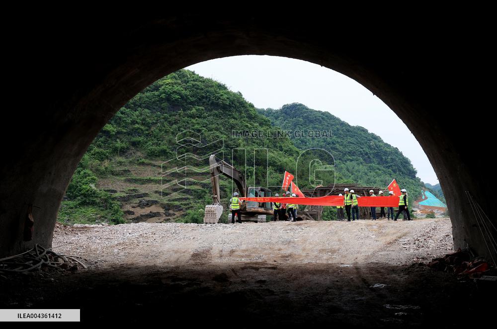 Guangxi Rongfu Expressway Tunnel Connection