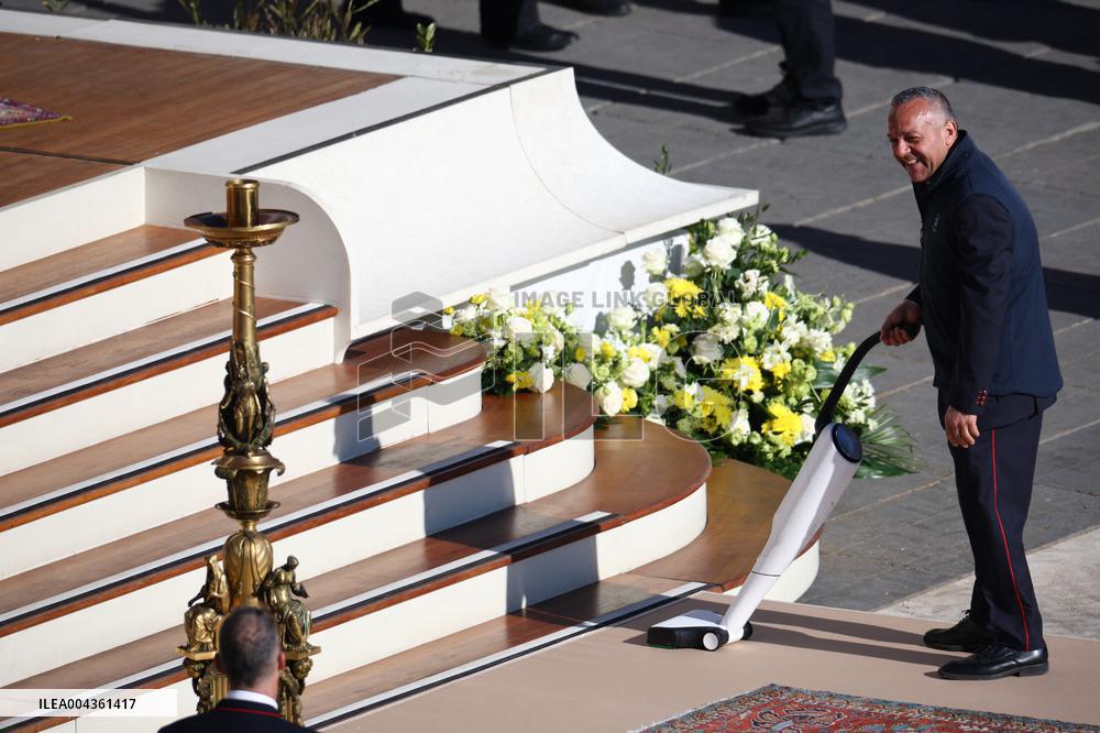 Last preparations before the funeral ceremony of Pope Francis - Vatican