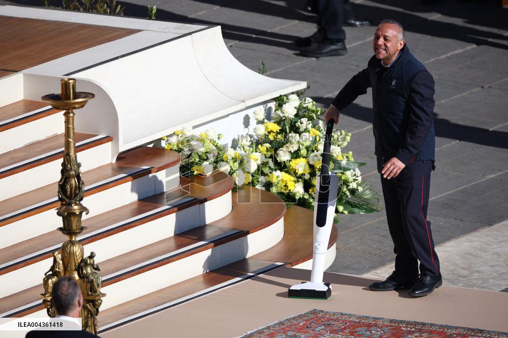 Last preparations before the funeral ceremony of Pope Francis - Vatican