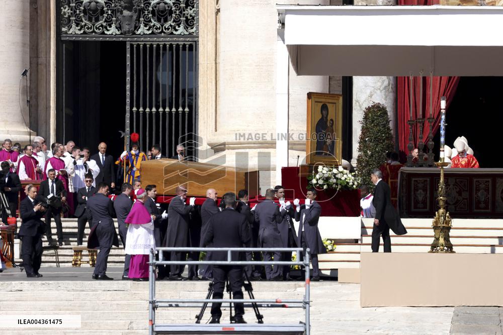 Faithful, Priests and Cardinals arrive for the Funeral of Pope Francis - Vatican