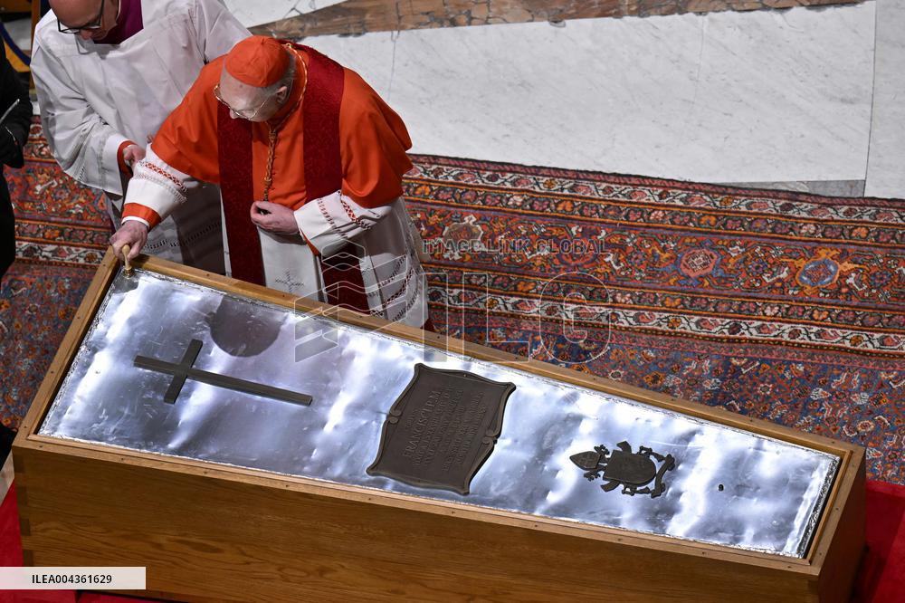 The Casket Of Pope Francis Is Sealed - Vatican