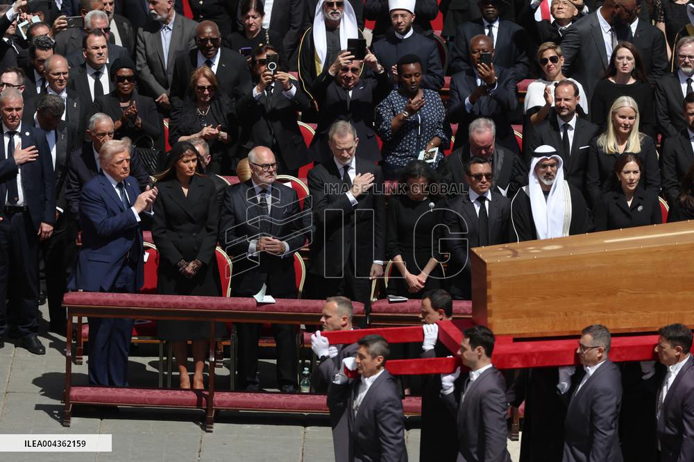 World Leaders During The Passage Of The Coffin Of Pope Francis - Vatican