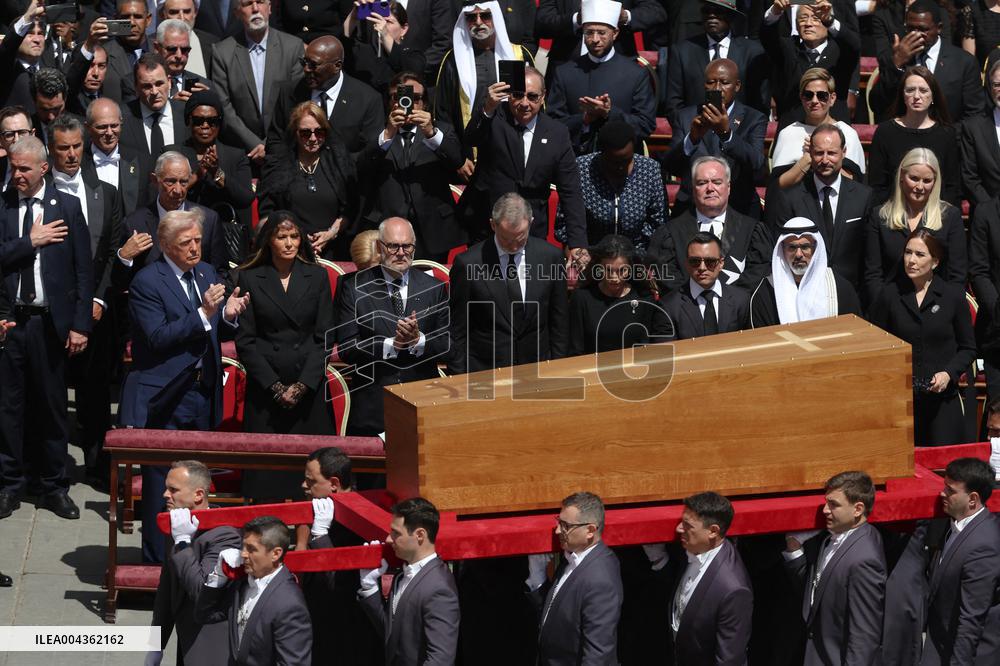 World Leaders During The Passage Of The Coffin Of Pope Francis - Vatican