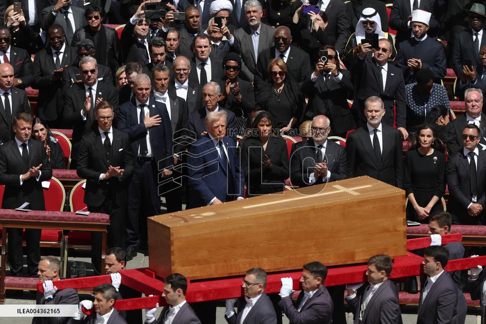 World Leaders During The Passage Of The Coffin Of Pope Francis - Vatican