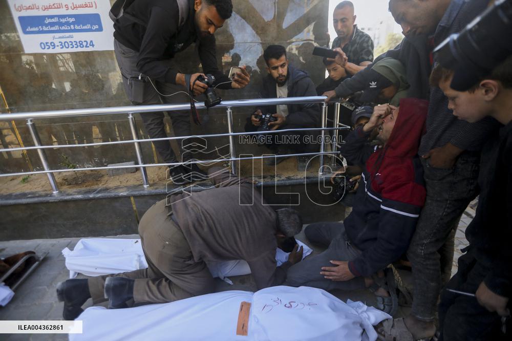 Al-Shifa Hospital Hosts Mass Mourning - Gaza