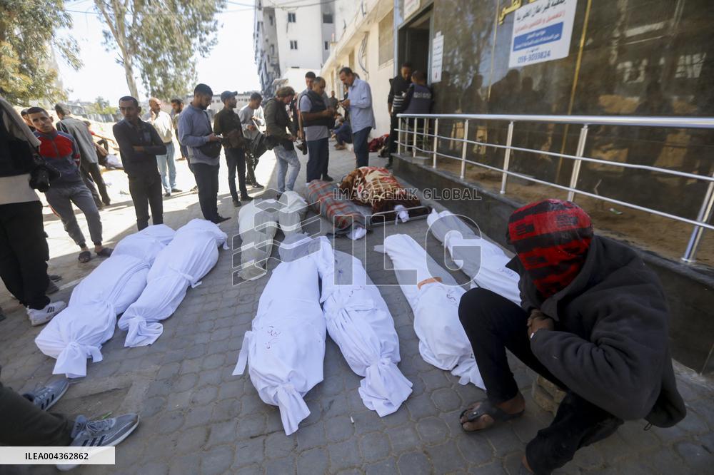 Al-Shifa Hospital Hosts Mass Mourning - Gaza