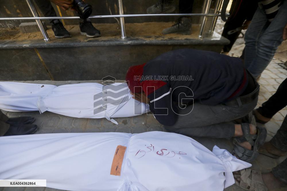 Al-Shifa Hospital Hosts Mass Mourning - Gaza