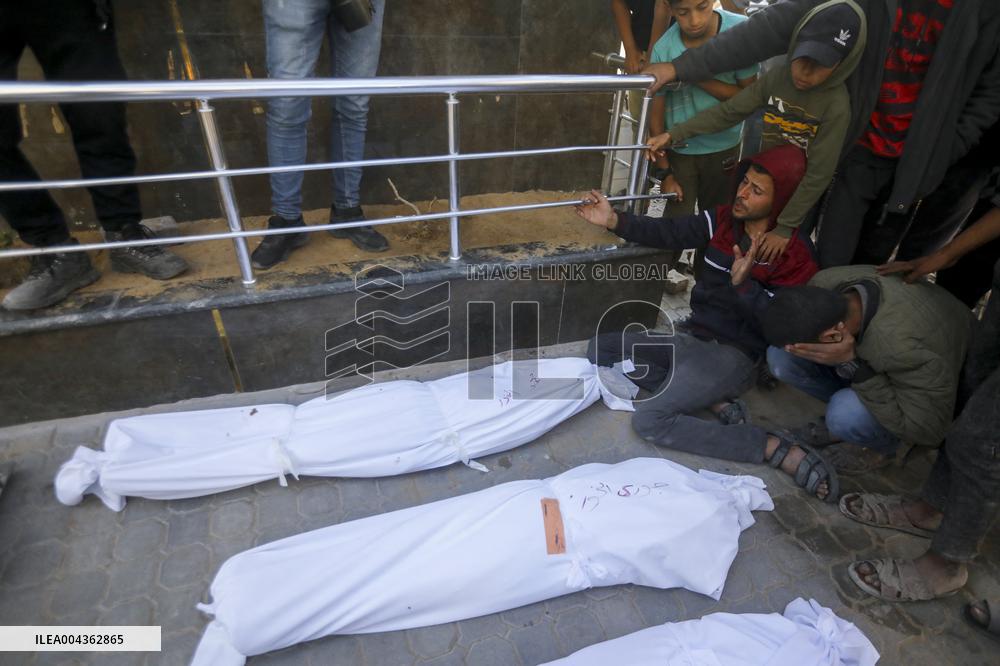 Al-Shifa Hospital Hosts Mass Mourning - Gaza
