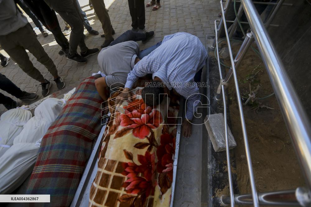 Al-Shifa Hospital Hosts Mass Mourning - Gaza