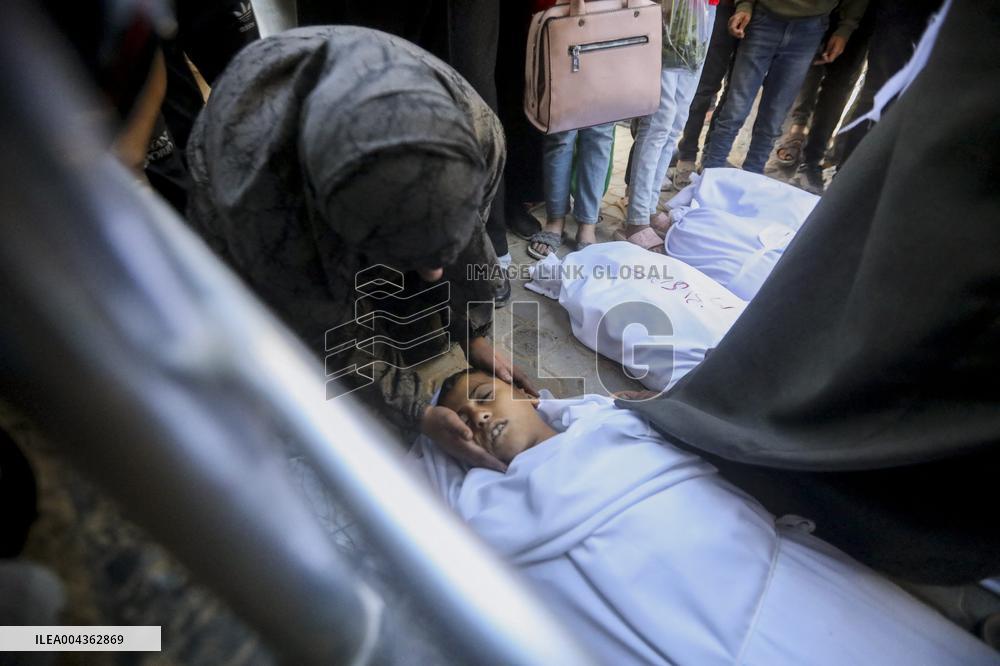 Al-Shifa Hospital Hosts Mass Mourning - Gaza