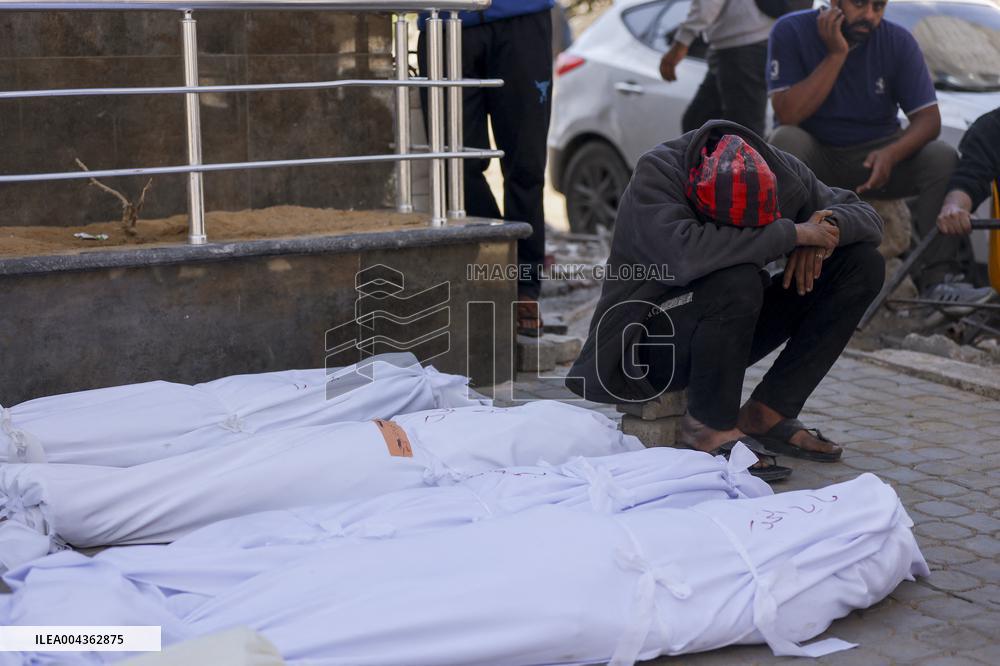 Al-Shifa Hospital Hosts Mass Mourning - Gaza