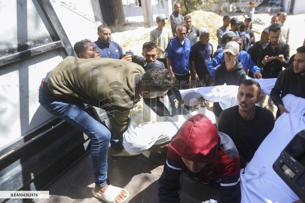 Al-Shifa Hospital Hosts Mass Mourning - Gaza