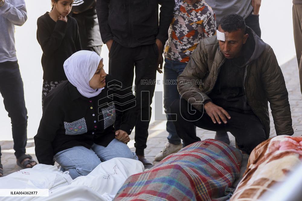 Al-Shifa Hospital Hosts Mass Mourning - Gaza