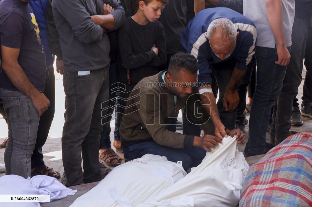 Al-Shifa Hospital Hosts Mass Mourning - Gaza