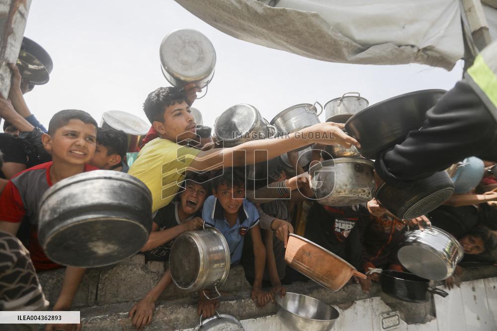 Waiting For Food in Gaza
