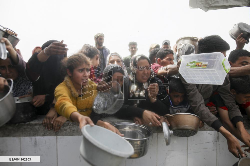 Waiting For Food in Gaza