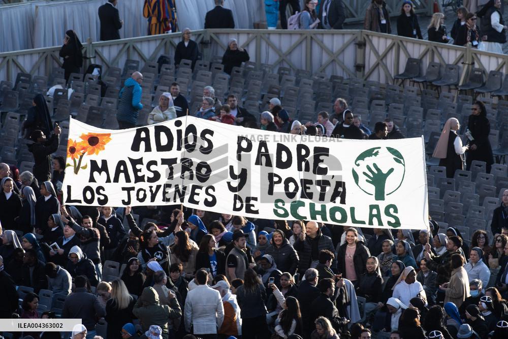 Faithful Faces At The Funeral Of Pope Francis - Vatican