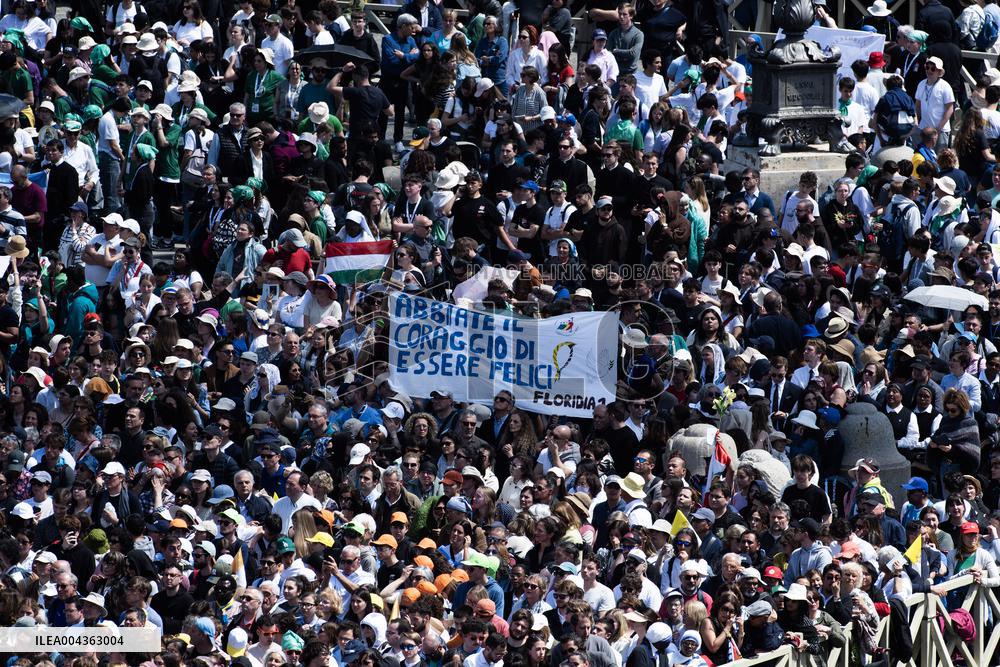 Faithful Faces At The Funeral Of Pope Francis - Vatican