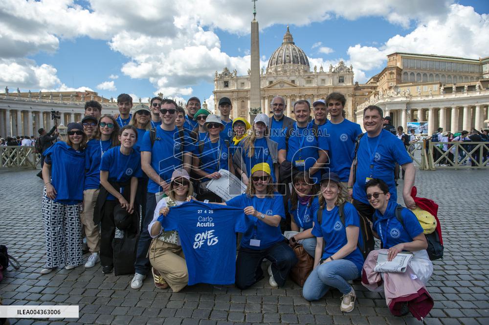 Faithful Faces At The Funeral Of Pope Francis - Vatican