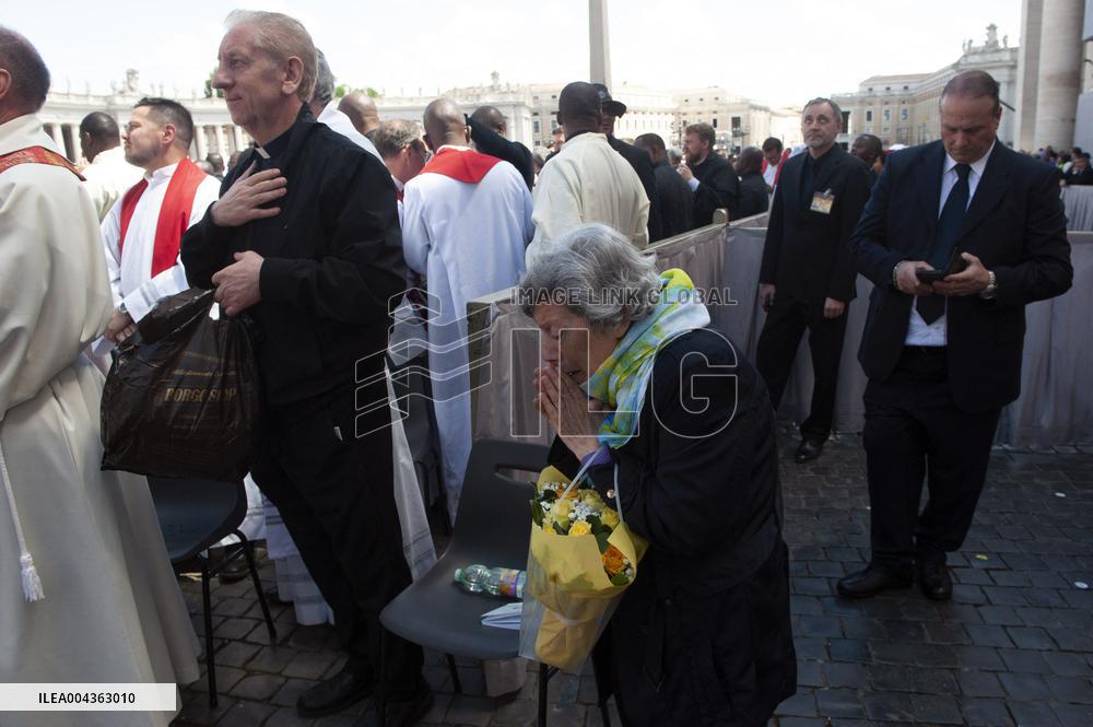 Faithful Faces At The Funeral Of Pope Francis - Vatican