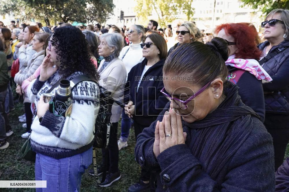Argentinians mourn Pope Francis in Buenos Aires