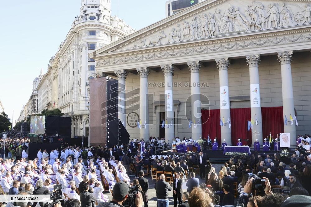 Argentinians mourn Pope Francis in Buenos Aires