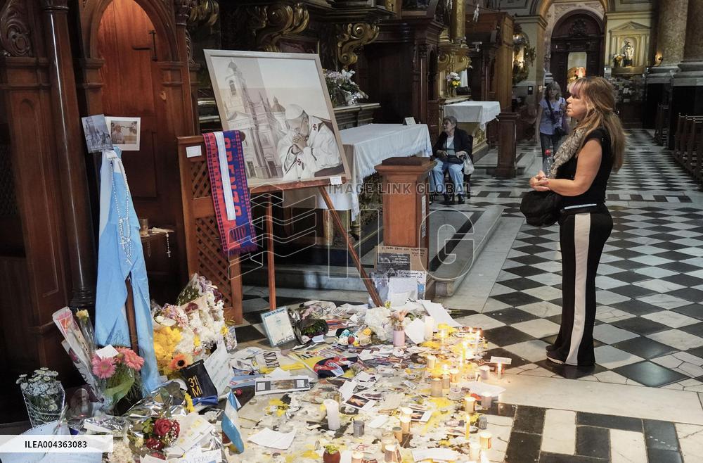 Argentinians mourn Pope Francis in Buenos Aires