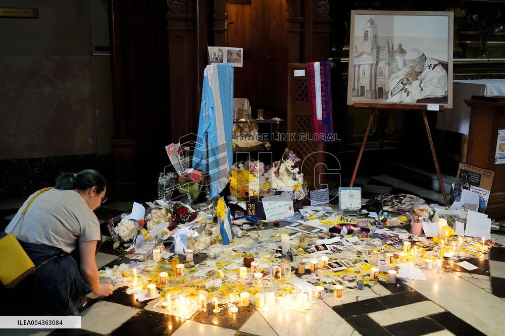 Argentinians mourn Pope Francis in Buenos Aires