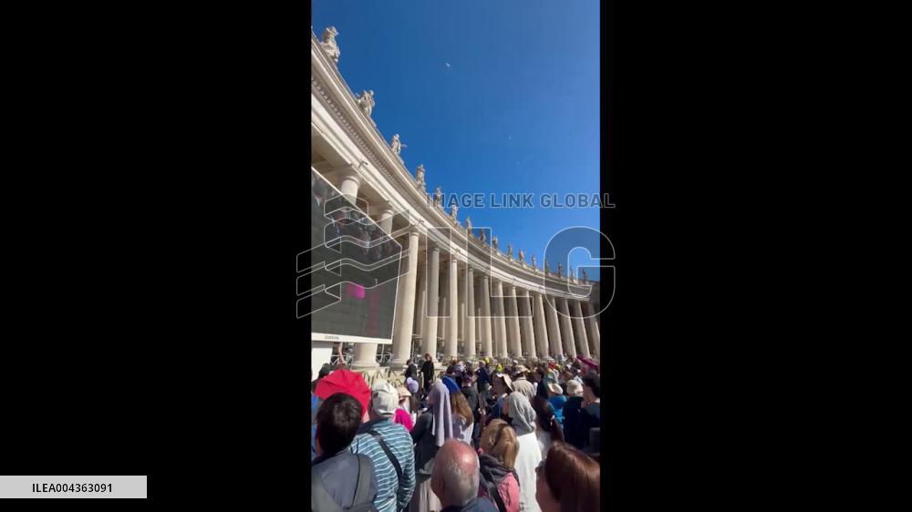 People Flock to St. Peter’s Square for Pope Francis’s Funeral 5