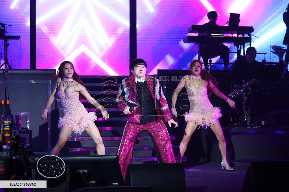 Taiwanese singer Lin Yu Qun