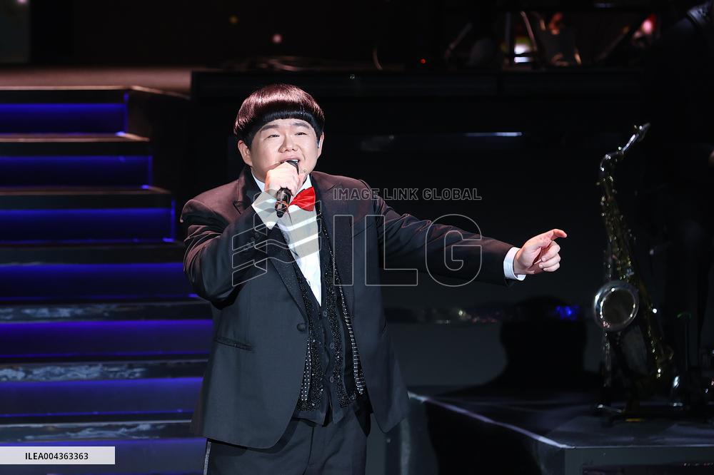 Taiwanese singer Lin Yu Qun