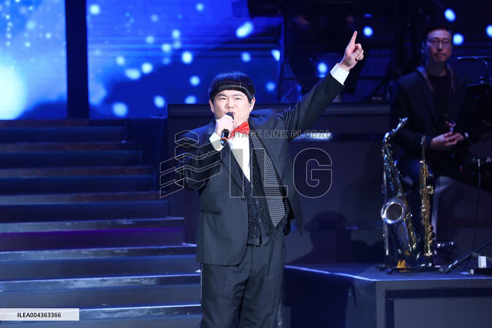 Taiwanese singer Lin Yu Qun