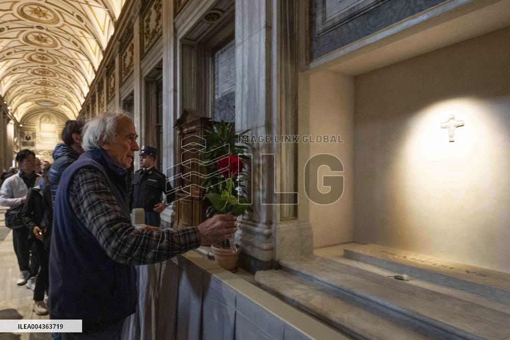 Tomb Of Pope Francis At Santa Maria Maggiore Basilica - Rome