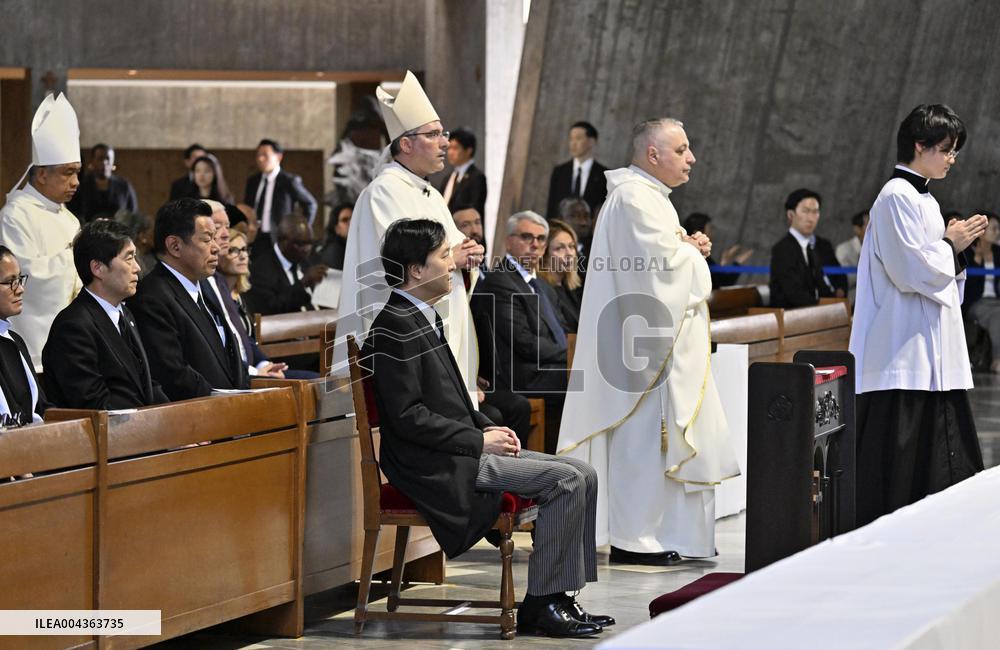 Mass held in Tokyo to mourn pope