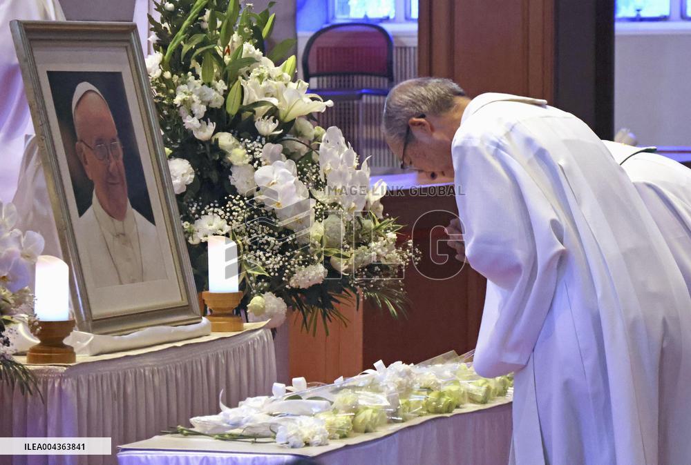 Mass held in Japan to mourn pope