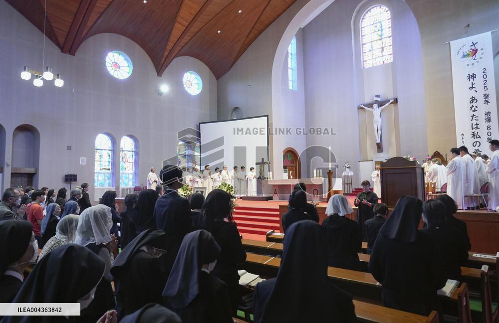 Mass held in Japan to mourn pope