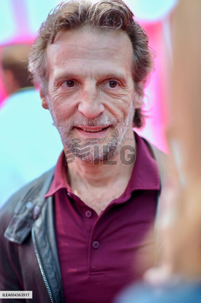 8th Canneseries - Pink Carpet
