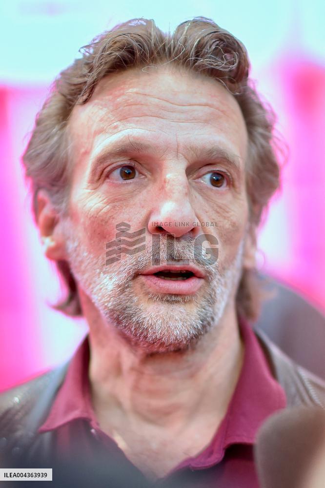 8th Canneseries - Pink Carpet