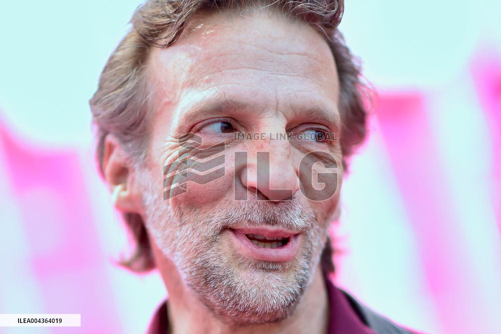 8th Canneseries - Pink Carpet