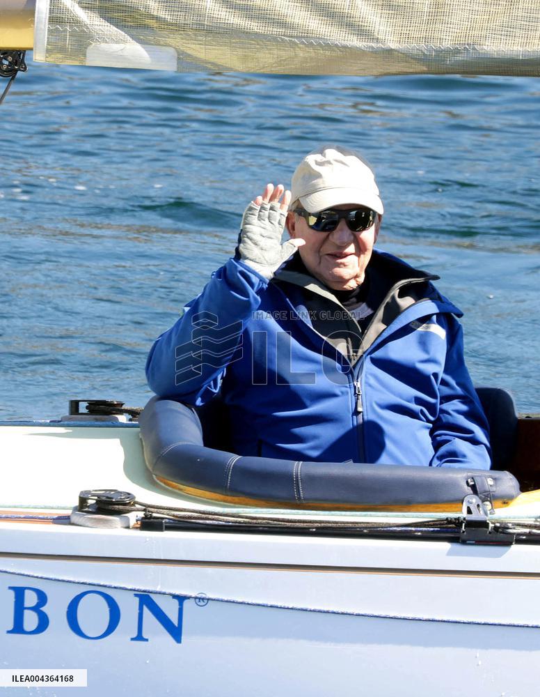 King Juan Carlos enjoys a new day of regattas - Sanxenxo