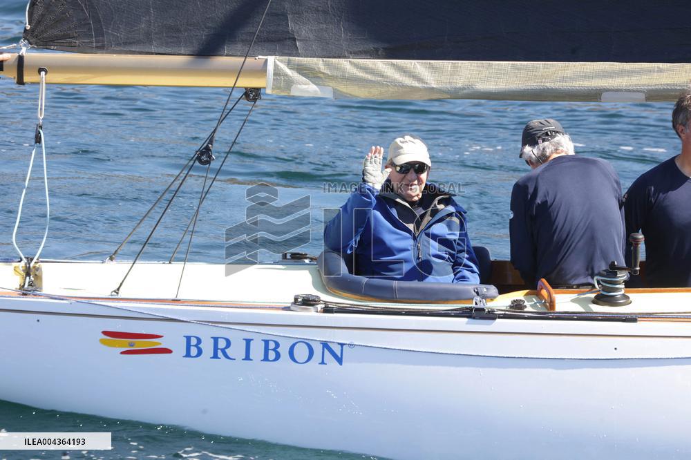 King Juan Carlos enjoys a new day of regattas - Sanxenxo