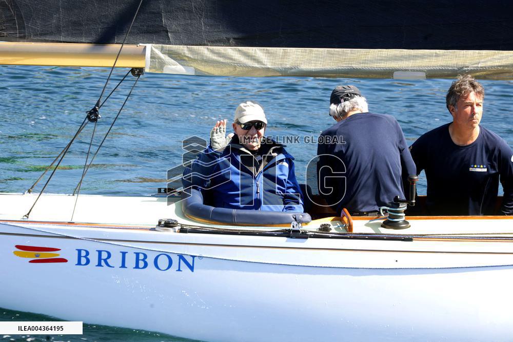 King Juan Carlos enjoys a new day of regattas - Sanxenxo
