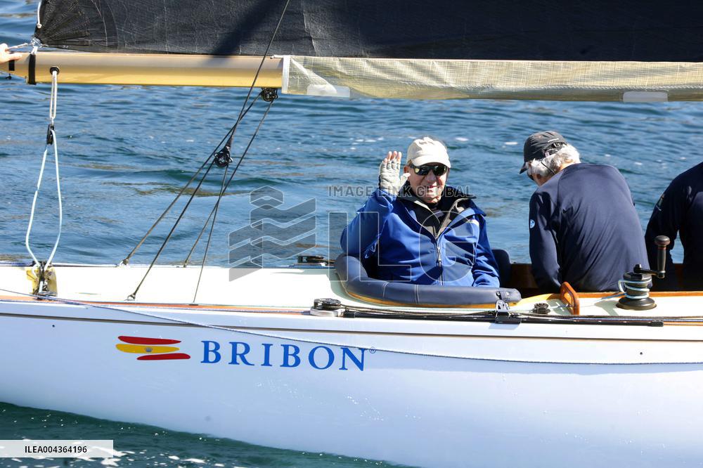 King Juan Carlos enjoys a new day of regattas - Sanxenxo